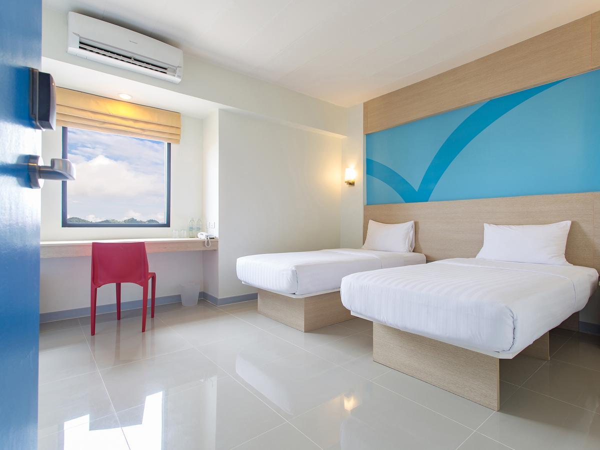 Hop Inn Chonburi Extérieur photo